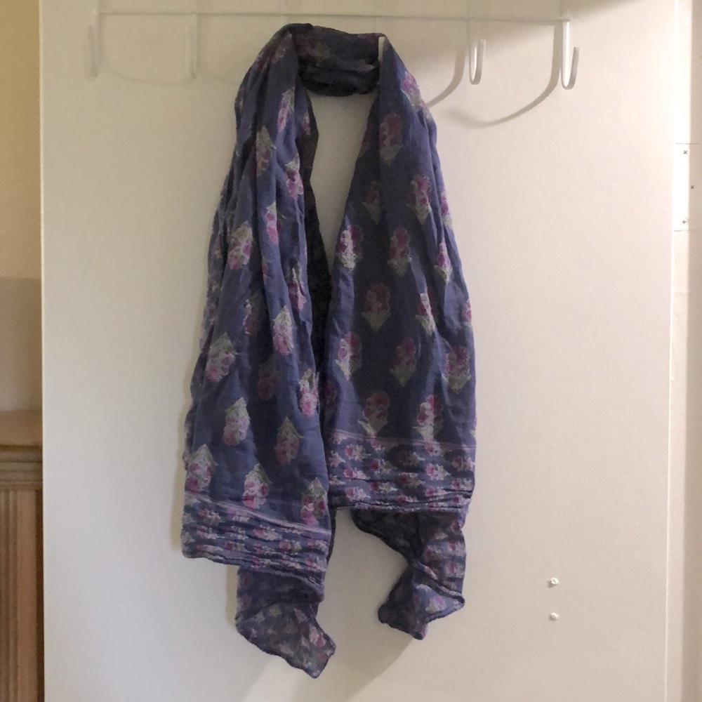 Bohemian lightweight scarf Floral print